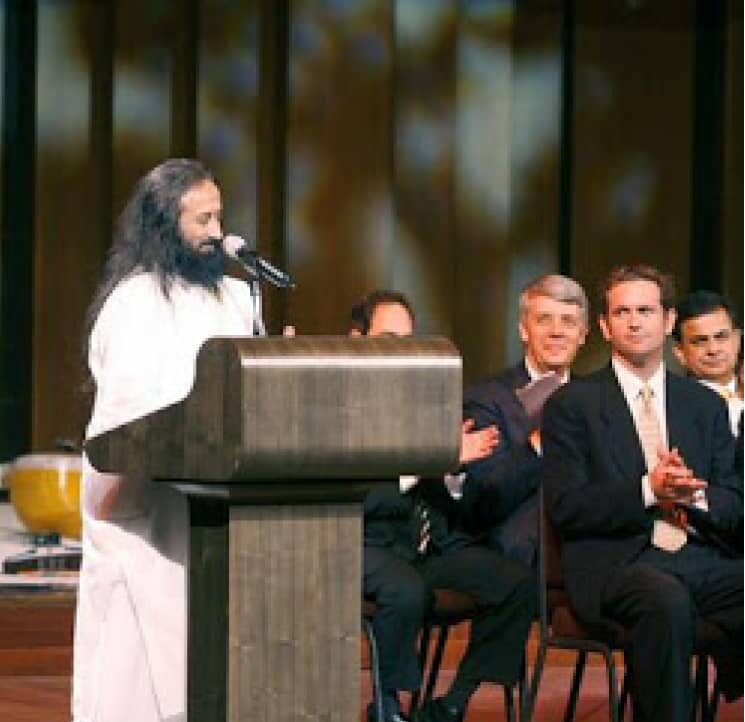 Gurudev Sri Sri Ravi Shankar speaking to an audience